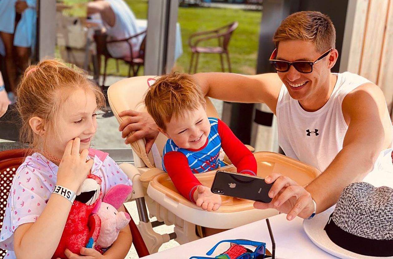 Володимир Остапчук з дітьми Володимир Остапчук з дітьми