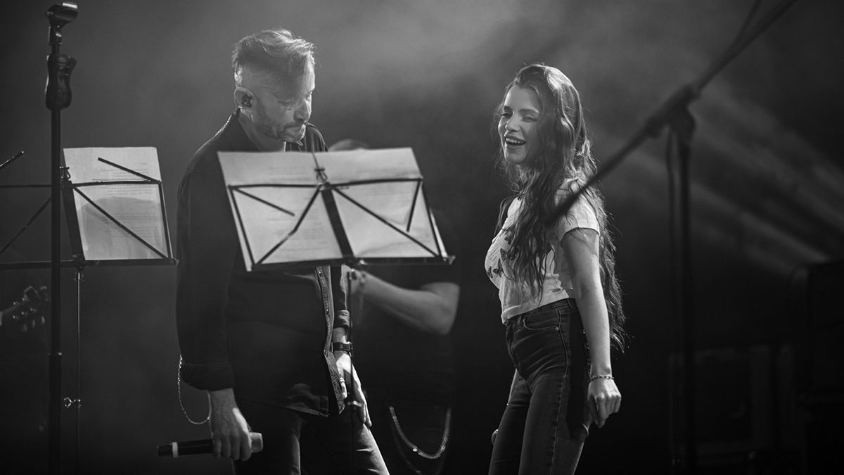 Сергей Жадан и Кристина Соловой спели в дуэте на фоне романа.