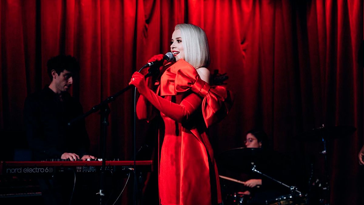 Міка Ньютон налякала фото з онкологічного центру – чому вона в лікарні Міка Ньютон налякала фото з онкологічного центру – чому вона в лікарні