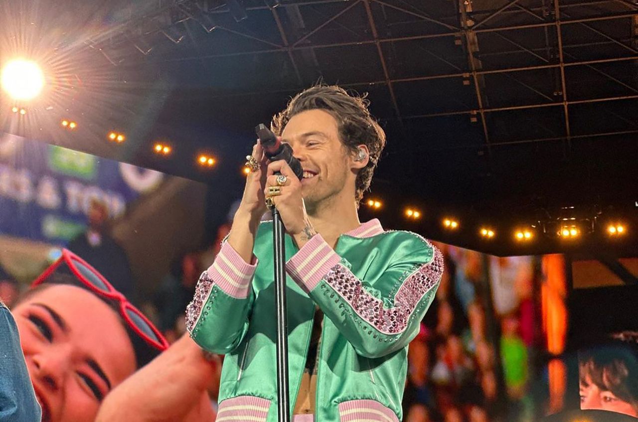 Гарри Стайлз на концерте в Британии Гарри Стайлз на концерте в Британии