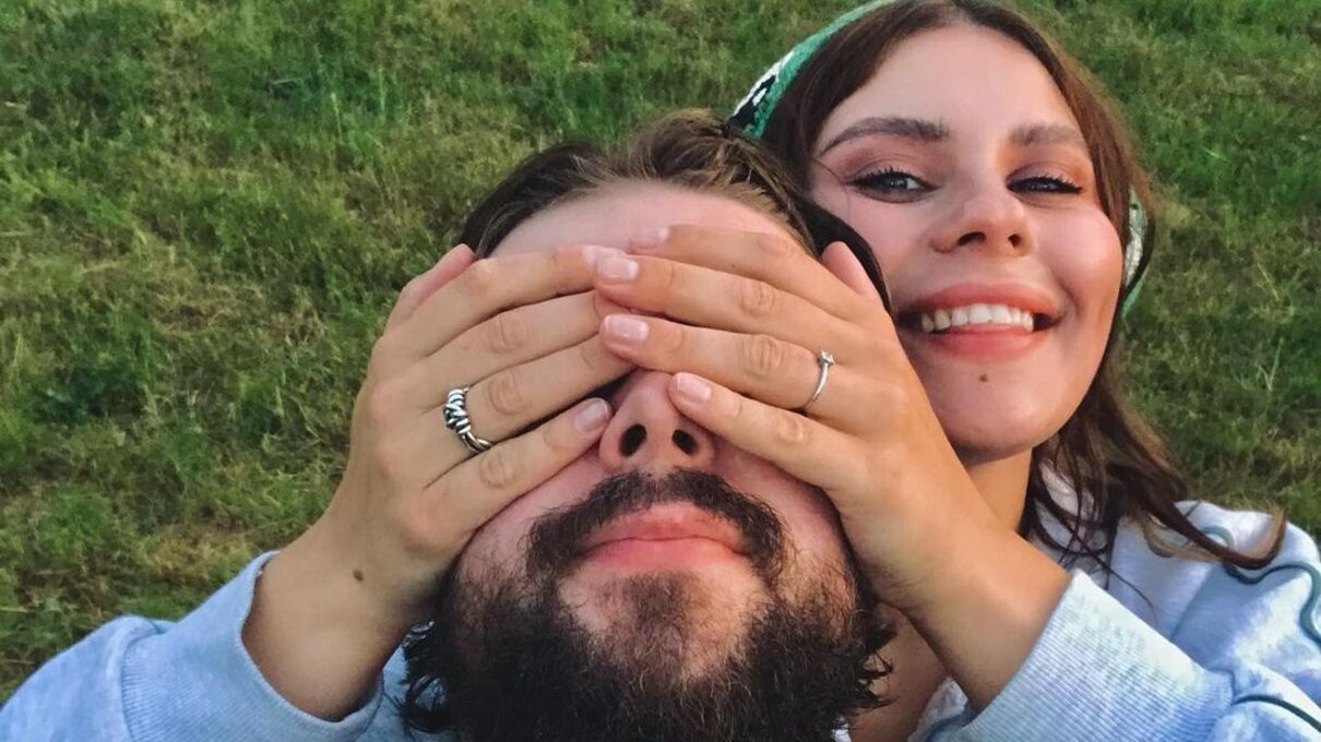 Лідерка KAZKA Олександра Заріцька виходить заміж - фото наречених Лідерка KAZKA Олександра Заріцька виходить заміж - фото наречених