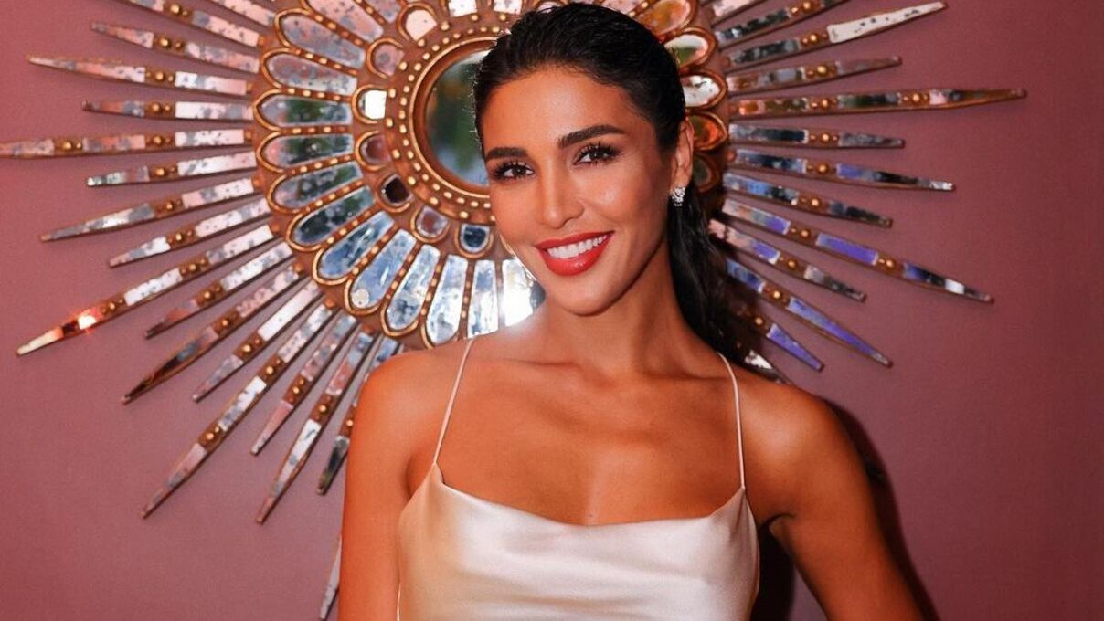 Санта Димопулос вступила в перепалку с россиянином за границей. Санта Димопулос вступила в перепалку с россиянином за границей.