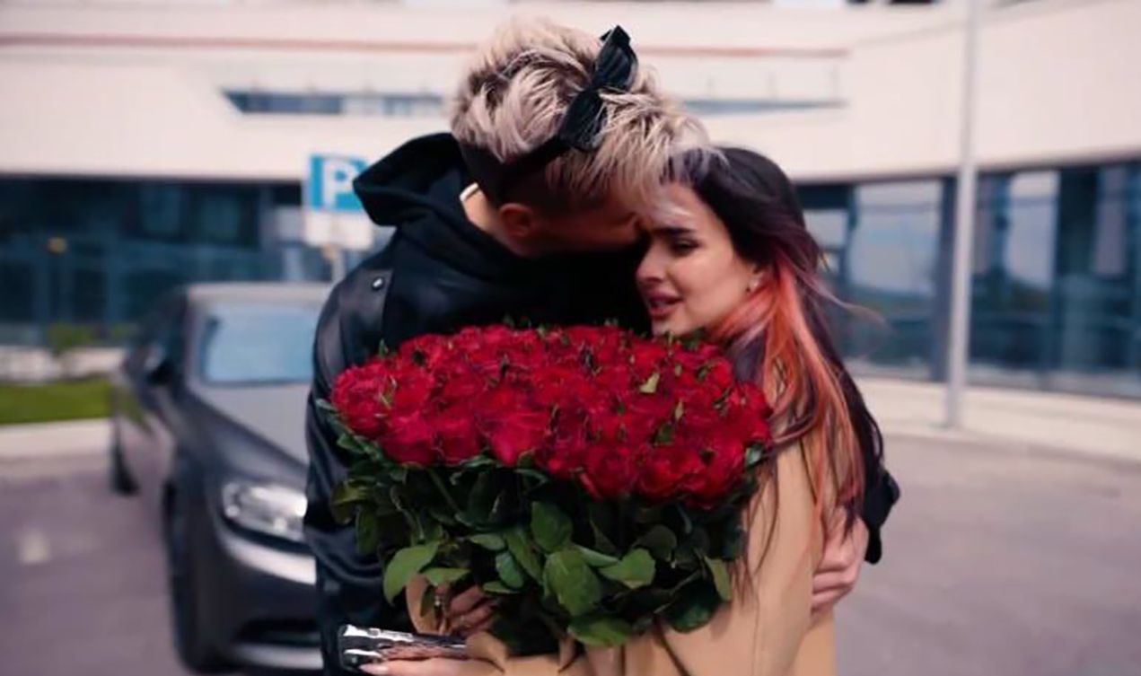 Блогер Волошин подарил Анне Тринчер машину Блогер Волошин подарил Анне Тринчер машину