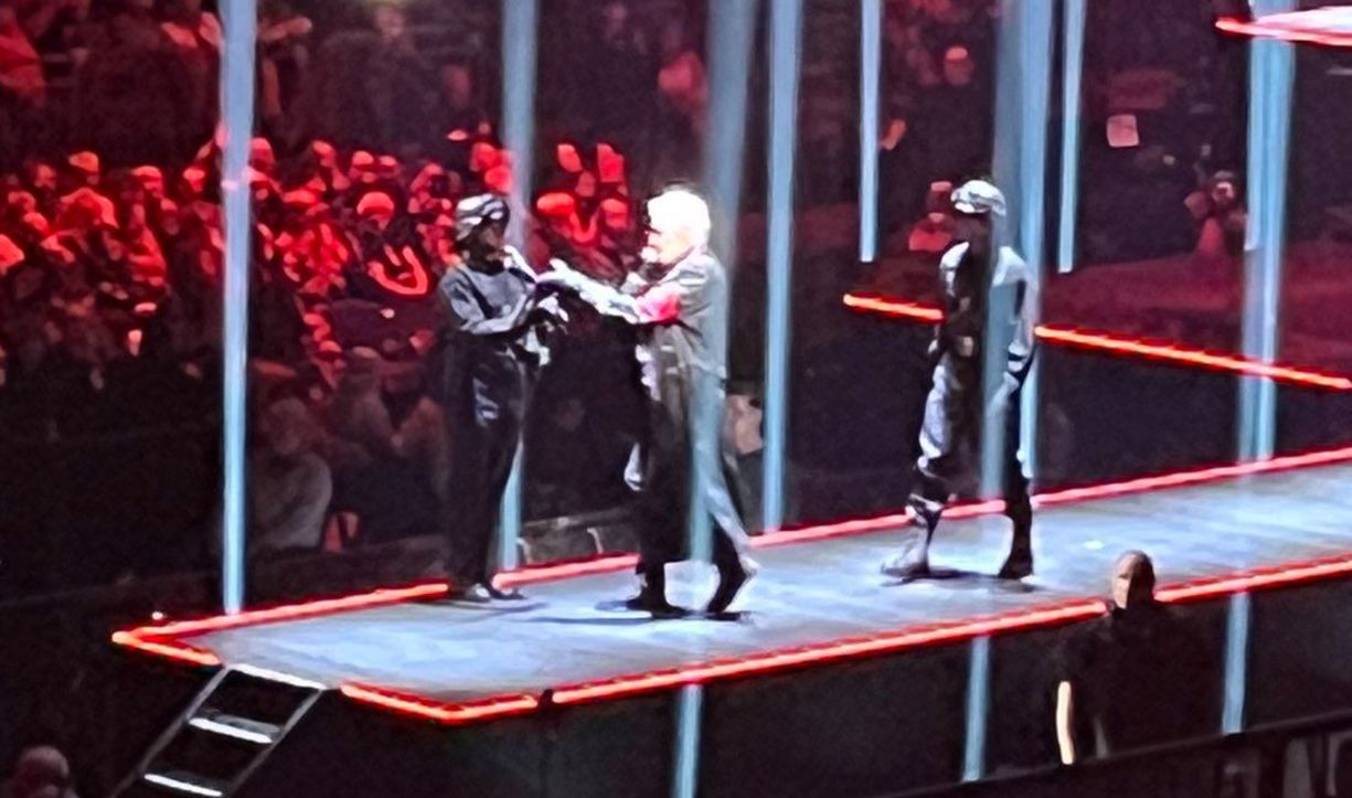 Роджер Уотерс оделся в нацистский костюм Роджер Уотерс оделся в нацистский костюм