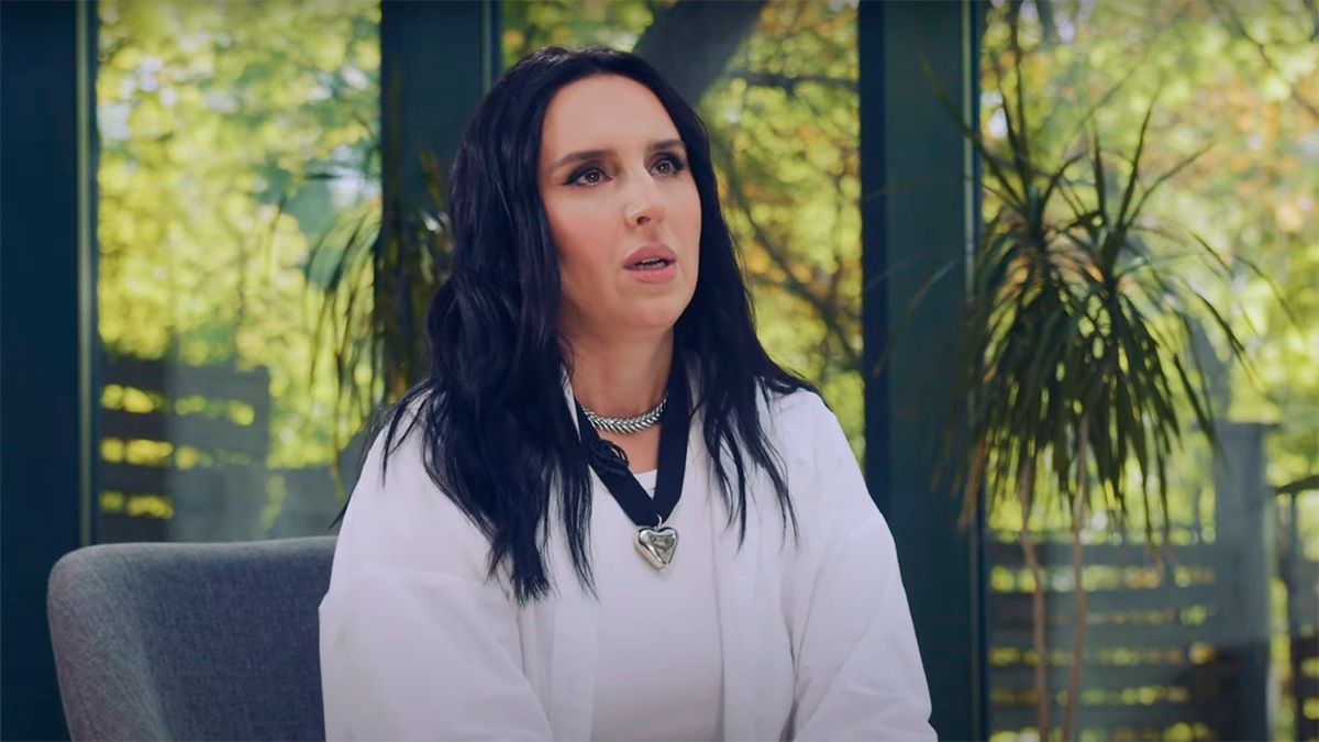 Джамала прокоментувала розрив з продюсером – як закінчився їхній скандал Джамала прокоментувала розрив з продюсером – як закінчився їхній скандал