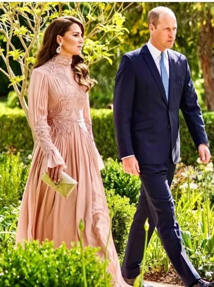 Сфия Ротарумен жыныстық қатынас Әйелдер стилетто өкшесін кию