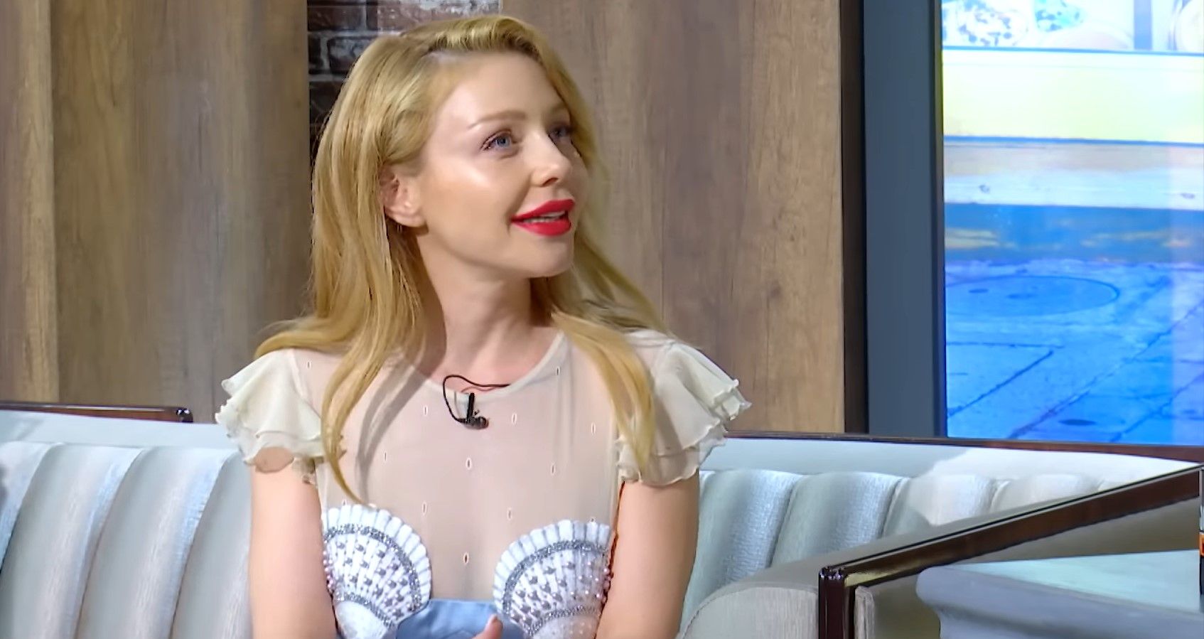 Тіна Кароль з'явилась в грузинському шоу у сукні - фото образу Тіна Кароль з'явилась в грузинському шоу у сукні - фото образу