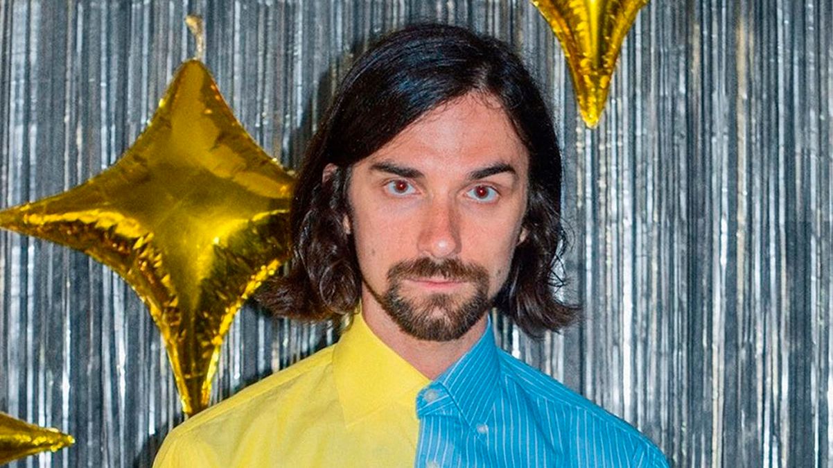 Антон Савлєпов з Quest Pistols звалився зі сцени на концерті – як це було – відео Антон Савлєпов з Quest Pistols звалився зі сцени на концерті – як це було – відео