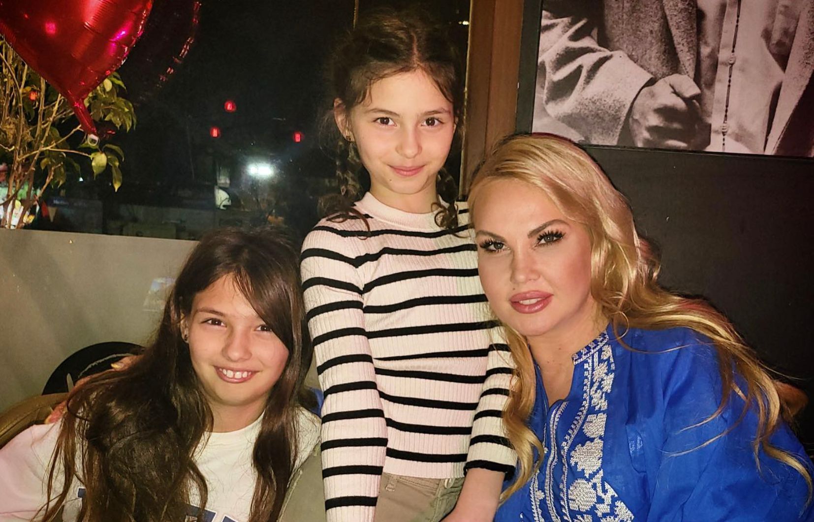 Камалія з доньками Камалія з доньками