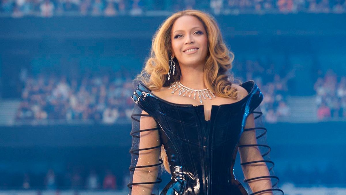 Бейонсе подарила фанату очки за 53 тысячи долларов – видео, реакция парня Бейонсе подарила фанату очки за 53 тысячи долларов – видео, реакция парня