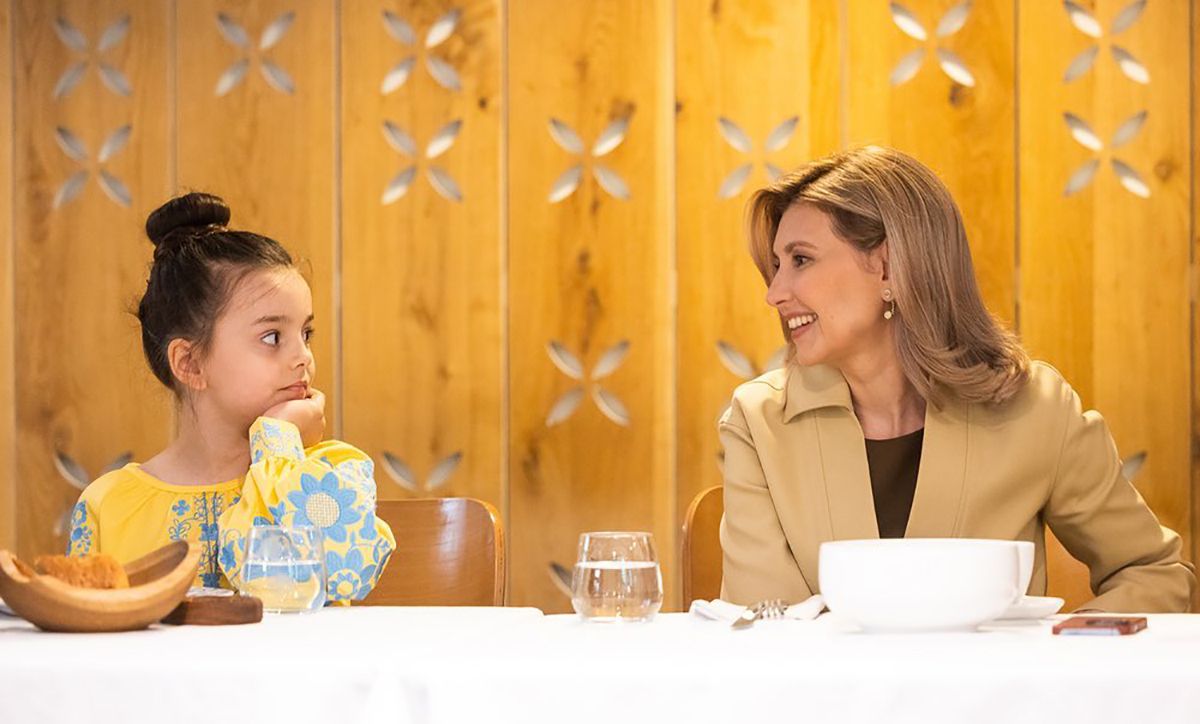 Олена Зеленська зустрілася з дітьми-героями Олена Зеленська зустрілася з дітьми-героями