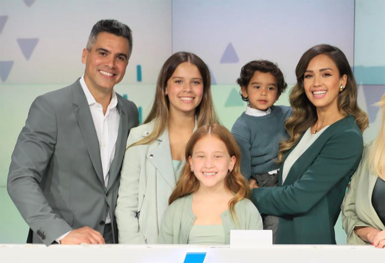 Джессика Альба с семьей Джессика Альба с семьей