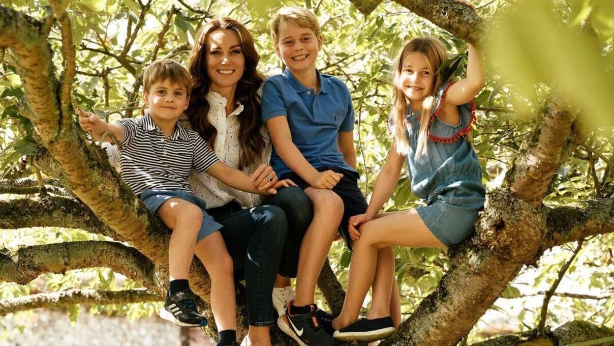 Кейт Міддлтон з дітьми Кейт Міддлтон з дітьми