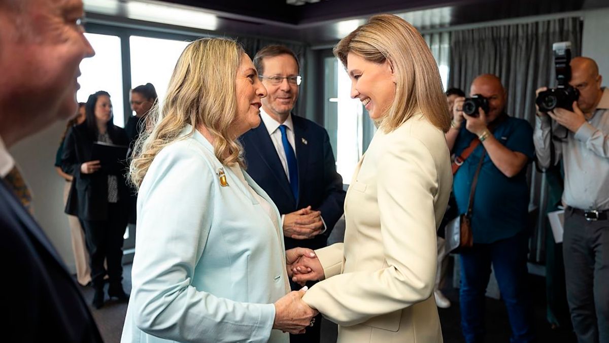 Елена Зеленская в Израиле – образ в молочном костюме – фото Елена Зеленская в Израиле – образ в молочном костюме – фото