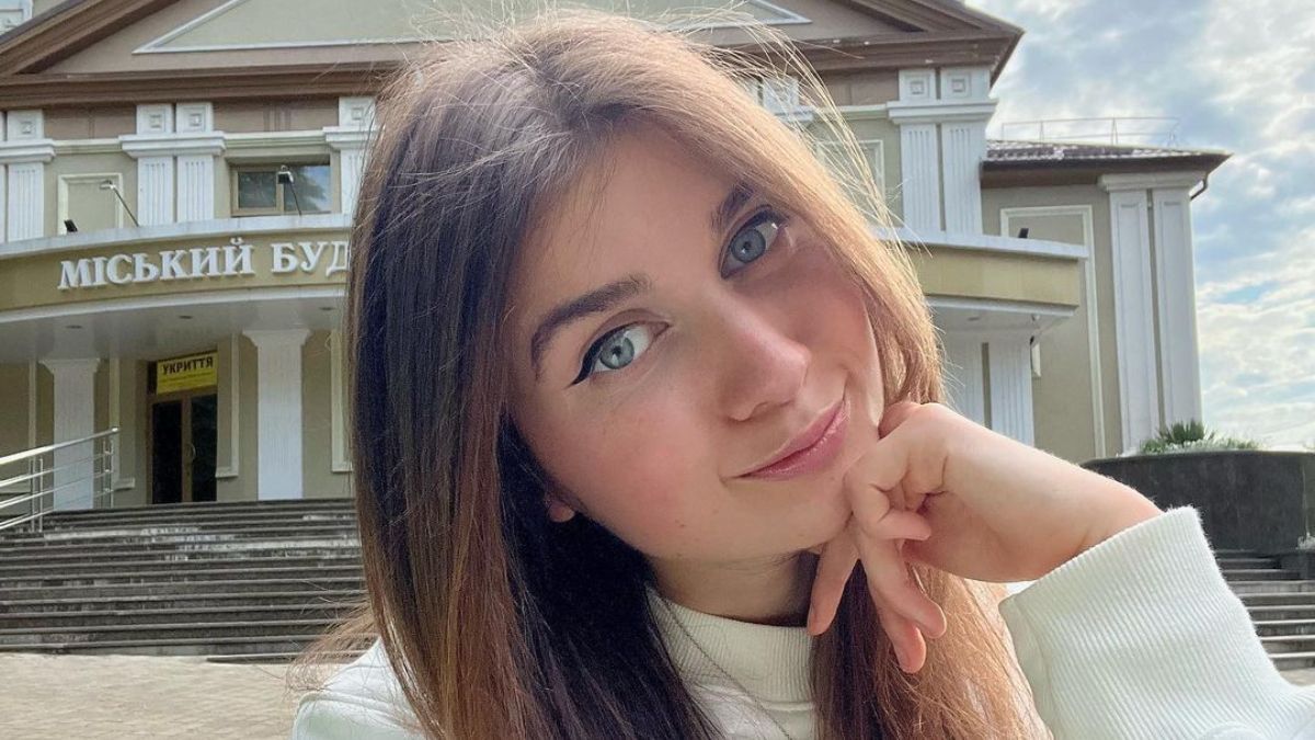 Jerry Heil слухає пісні Іво Бобула - що вона каже про співака Jerry Heil слухає пісні Іво Бобула - що вона каже про співака