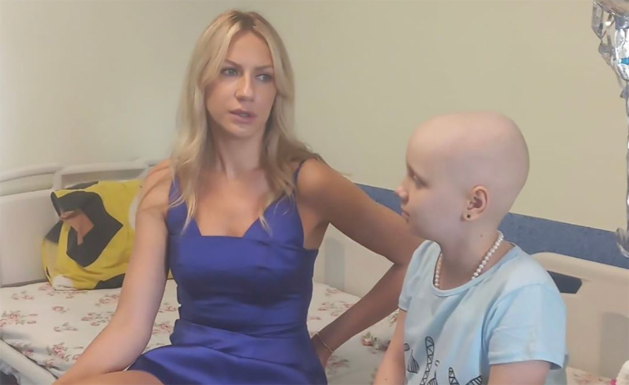 Леся Нікітюк відвідала 10-річну онкохвору дівчинку