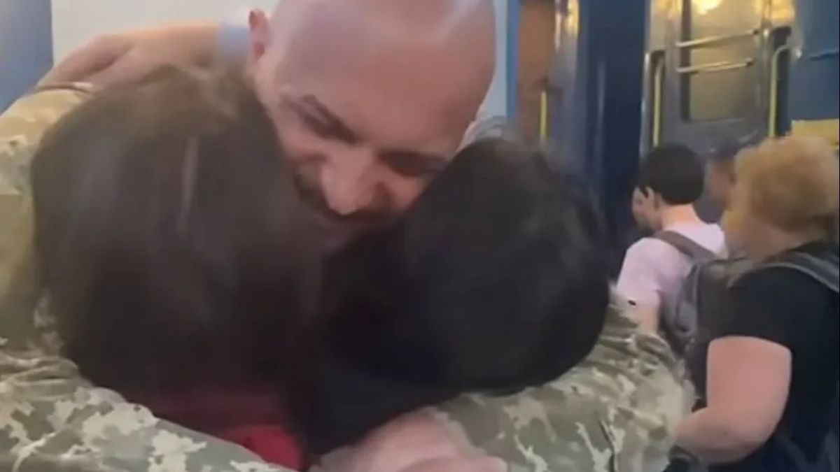 Марічка Падалко з дітьми зустрілися з чоловіком, який служить в ЗСУ - реакція доньок на тата Showbiz Марічка Падалко з дітьми зустрілися з чоловіком, який служить в ЗСУ - реакція доньок на тата Showbiz