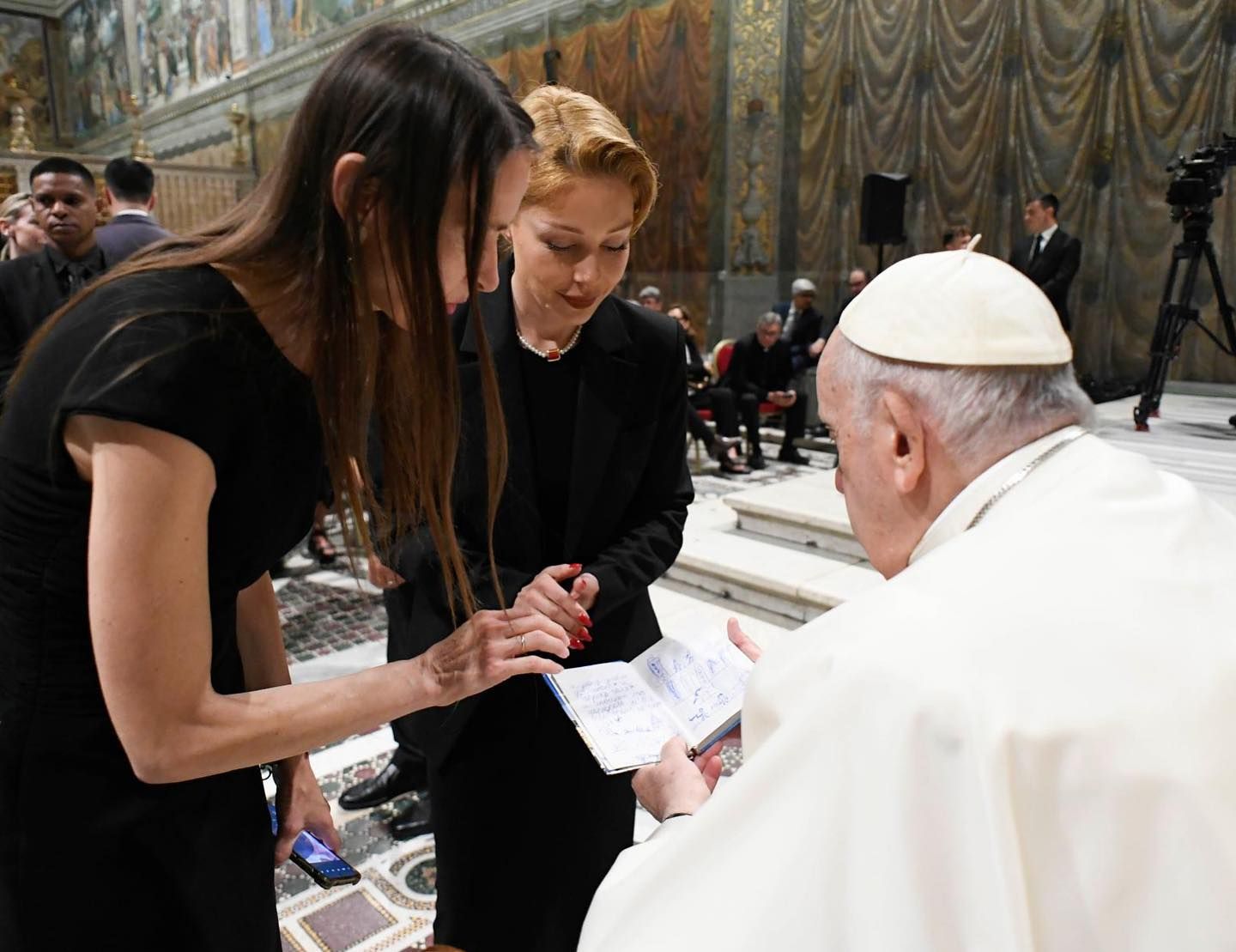 Тіна Кароль зустрілася з Папою Римським