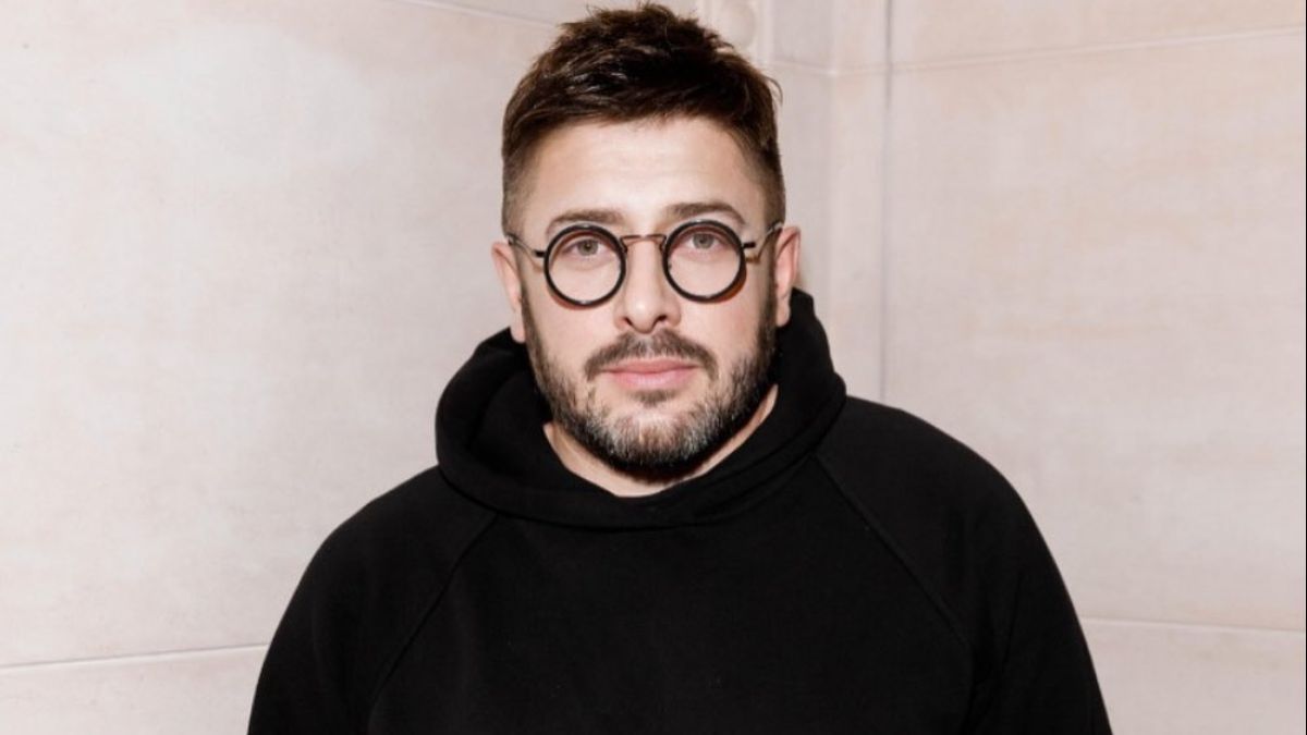 Алексей Суханов рассказал о взаимоотношениях с родителями, живущими в России – что сказал ведущий Showbiz Алексей Суханов рассказал о взаимоотношениях с родителями, живущими в России – что сказал ведущий Showbiz