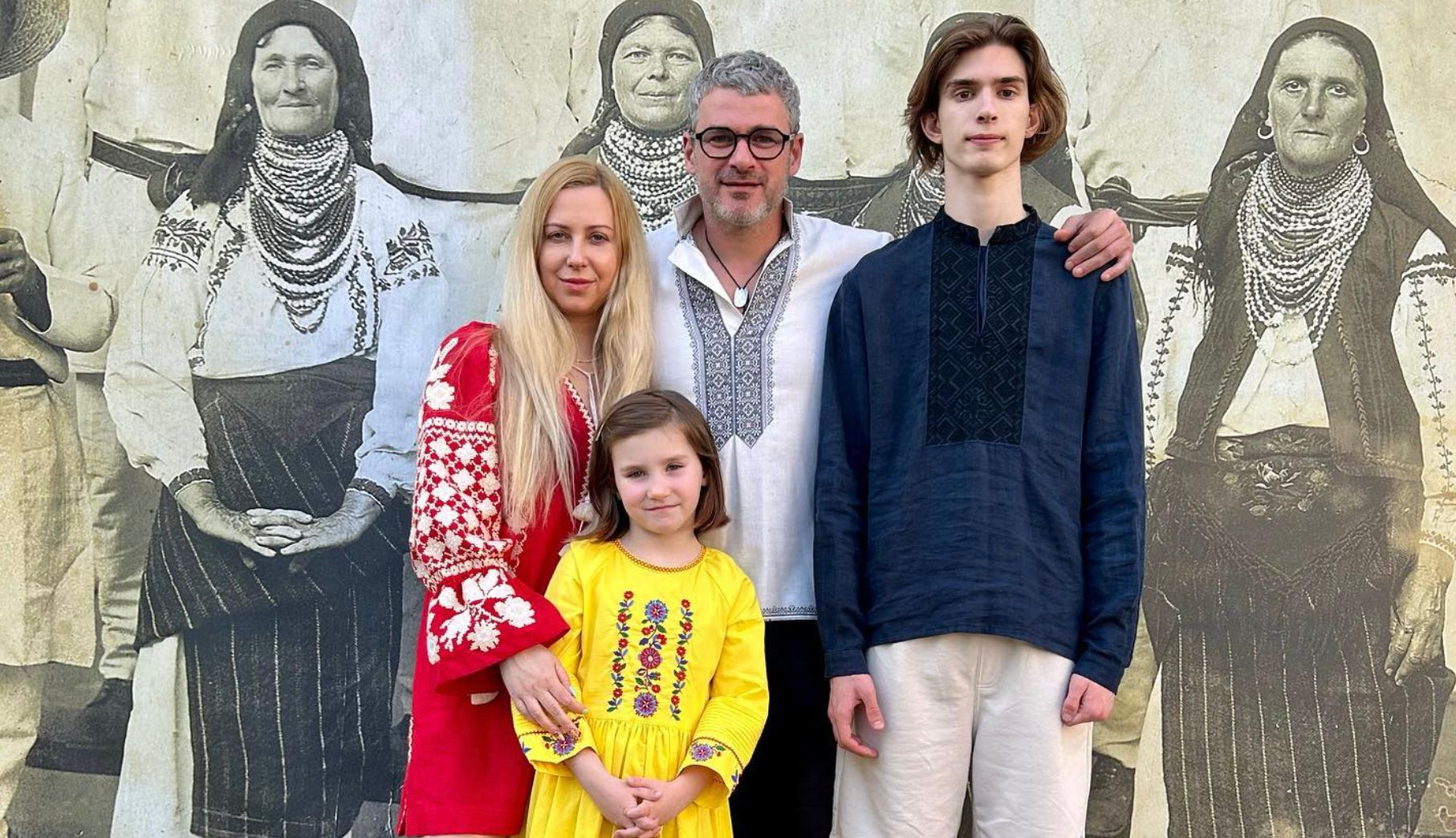 Арсен Мірзоян з дружиною Тонею Матвієнко та дітьми