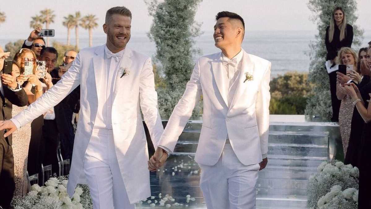 Солист Pentatonix женился с партнером - фото и видео со свадьбы - Showbiz