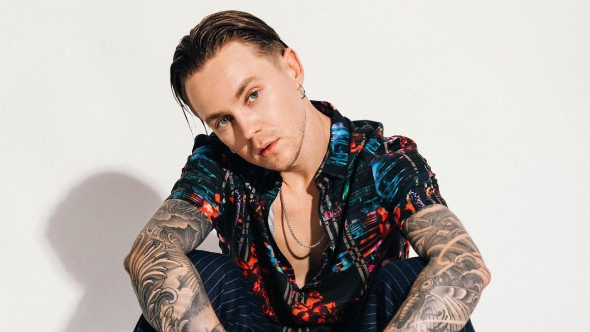 Артем Пивоваров повернувся з благодійного туру Європою - що співак закупив для військових - Showbiz Артем Пивоваров повернувся з благодійного туру Європою - що співак закупив для військових - Showbiz