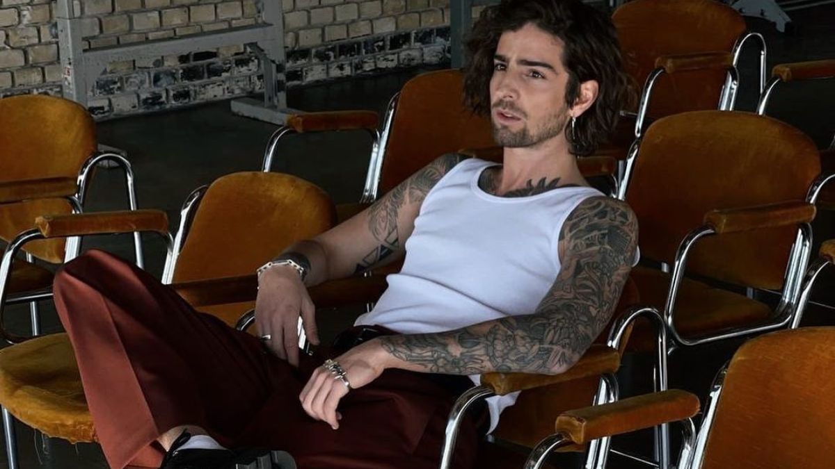 Володимир Дантес розповів, як записував "Дєвочку Олю" на студії - відео - Showbiz Володимир Дантес розповів, як записував "Дєвочку Олю" на студії - відео - Showbiz