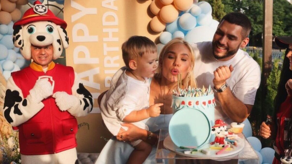 Даша Квиткова и Никита Добрынин с сыном Даша Квиткова и Никита Добрынин с сыном