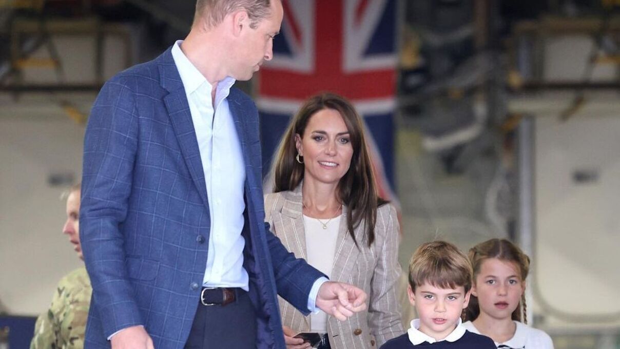 Принц Уильям и Кейт Миддлтон с детьми Принц Уильям и Кейт Миддлтон с детьми