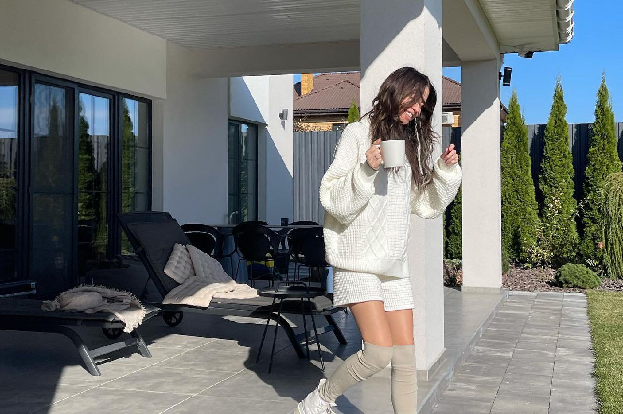 Надя Дорофеева в бывшем доме от Киева Надя Дорофеева в бывшем доме от Киева