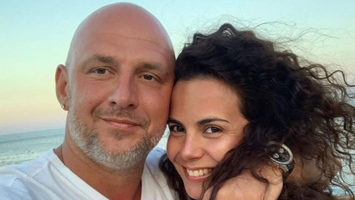 Потап и Настя Каменских уехали на свадьбу - фото супругов в автомобиле Потап и Настя Каменских уехали на свадьбу - фото супругов в автомобиле