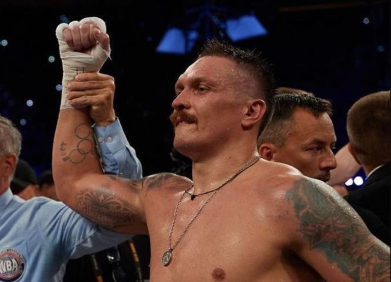 Олександр Усик переміг Дюбуа Олександр Усик переміг Дюбуа