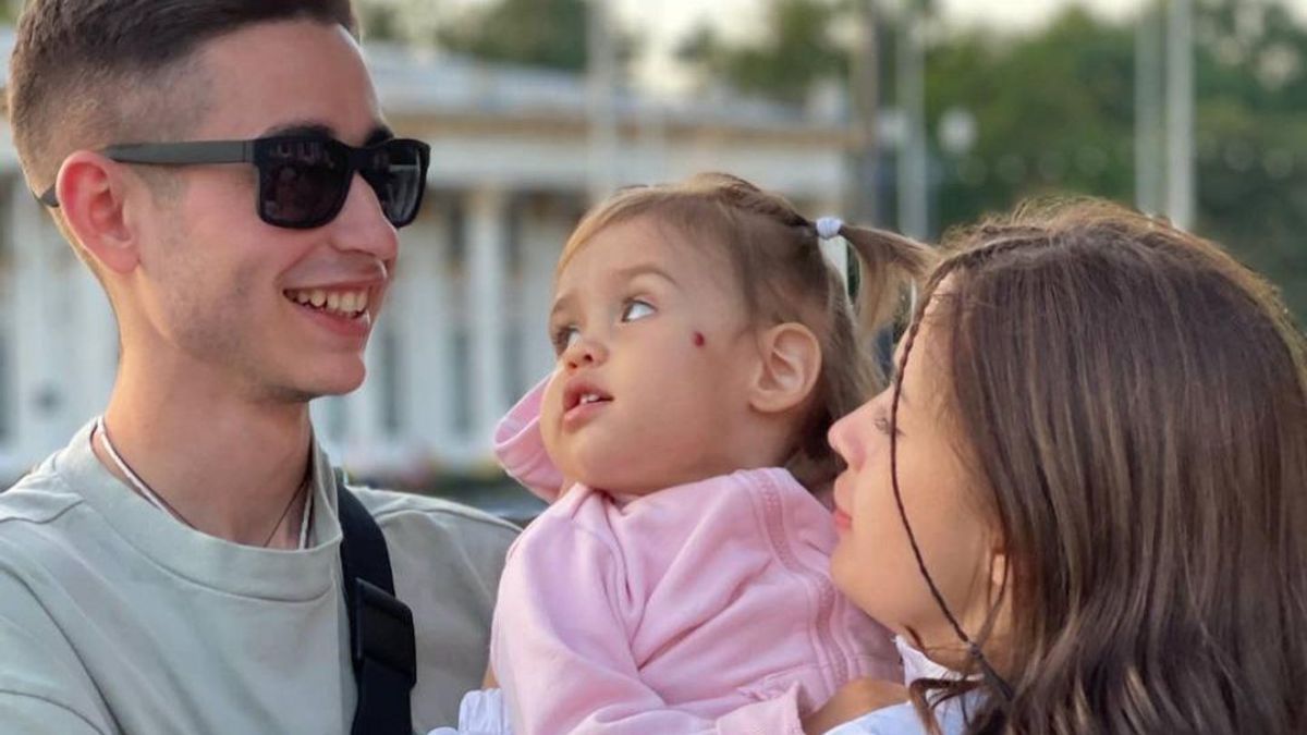 Роман Сасанчин з дружиною та донькою Роман Сасанчин з дружиною та донькою