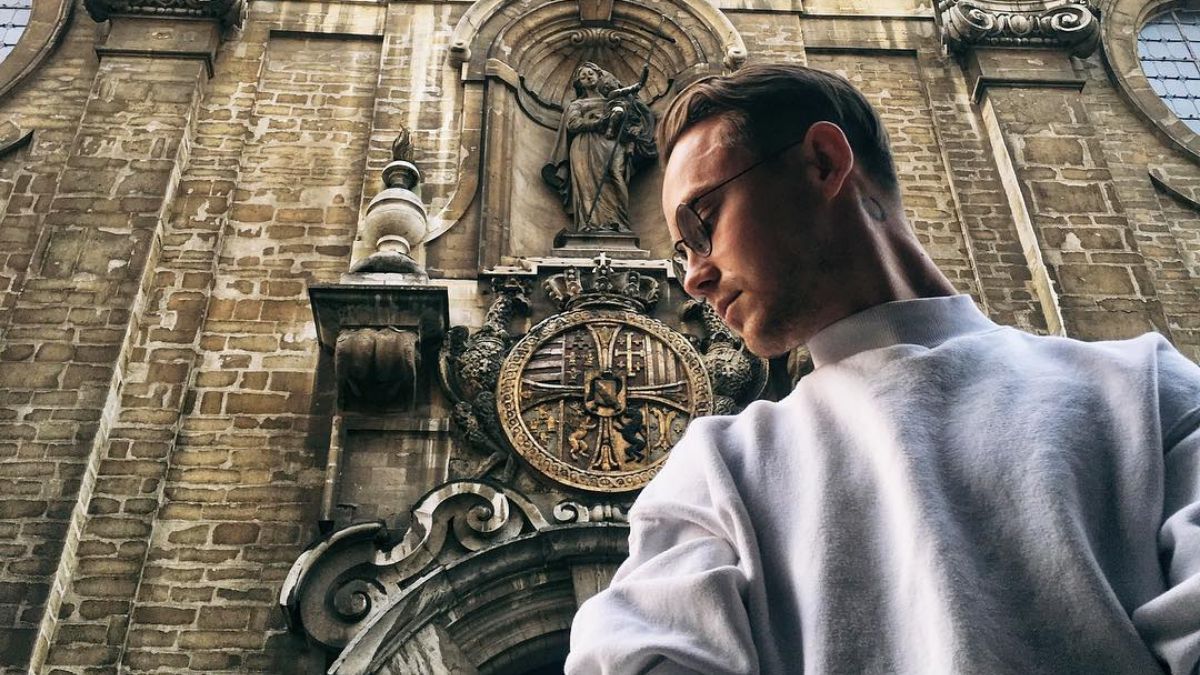 Артем Пивоваров Артем Пивоваров