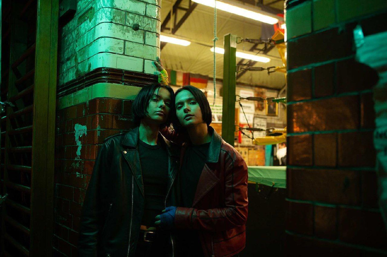 Солістки Bloom Twins Солістки Bloom Twins