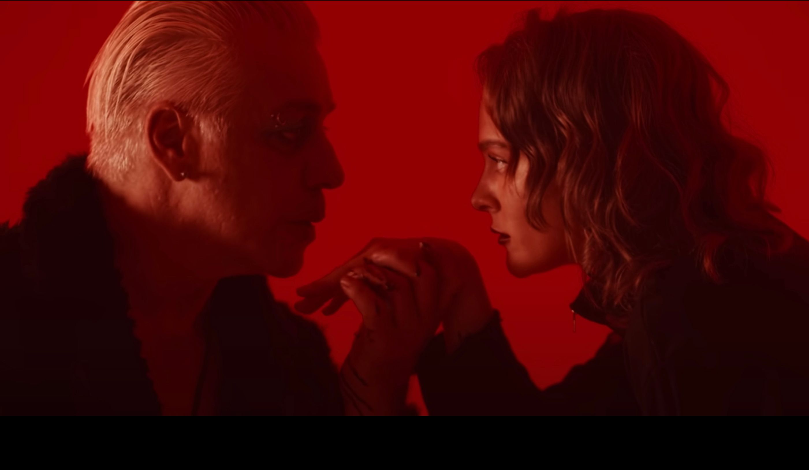 Тилль Линдеманн снялся с россиянкой в клипе Тилль Линдеманн снялся с россиянкой в клипе