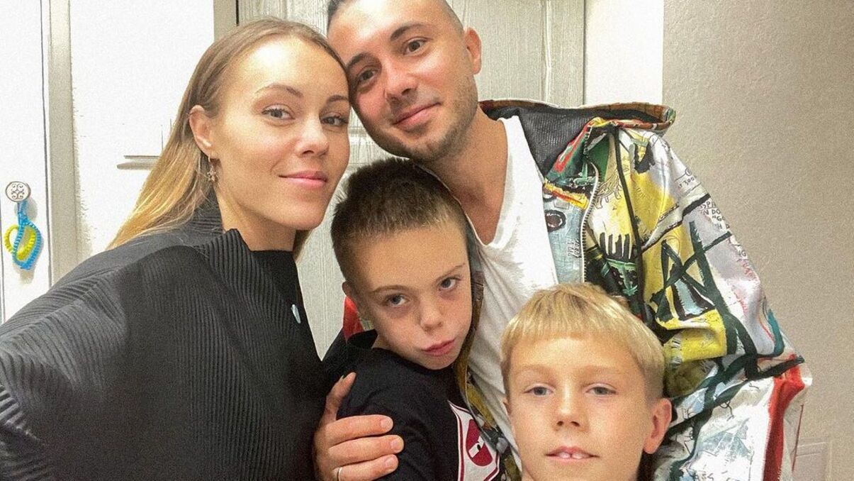 Тарас Тополя с женой и детьми Тарас Тополя с женой и детьми