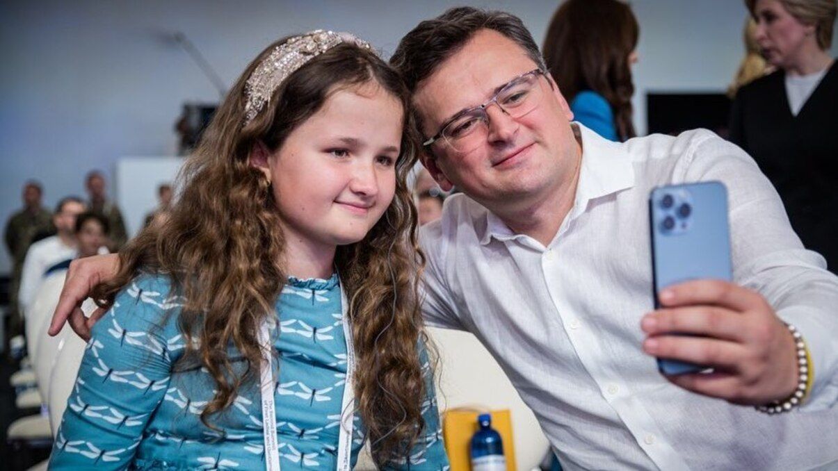 Дмитрий Кулеба с дочерью