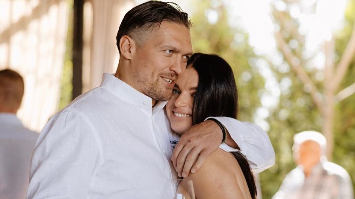 Александр Усик с женой Александр Усик с женой