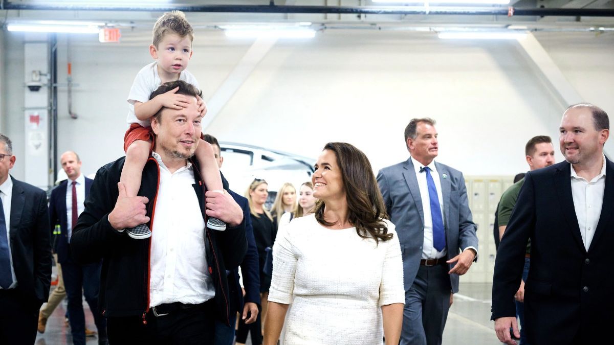 Илон Маск с сыном и Каталин Новак