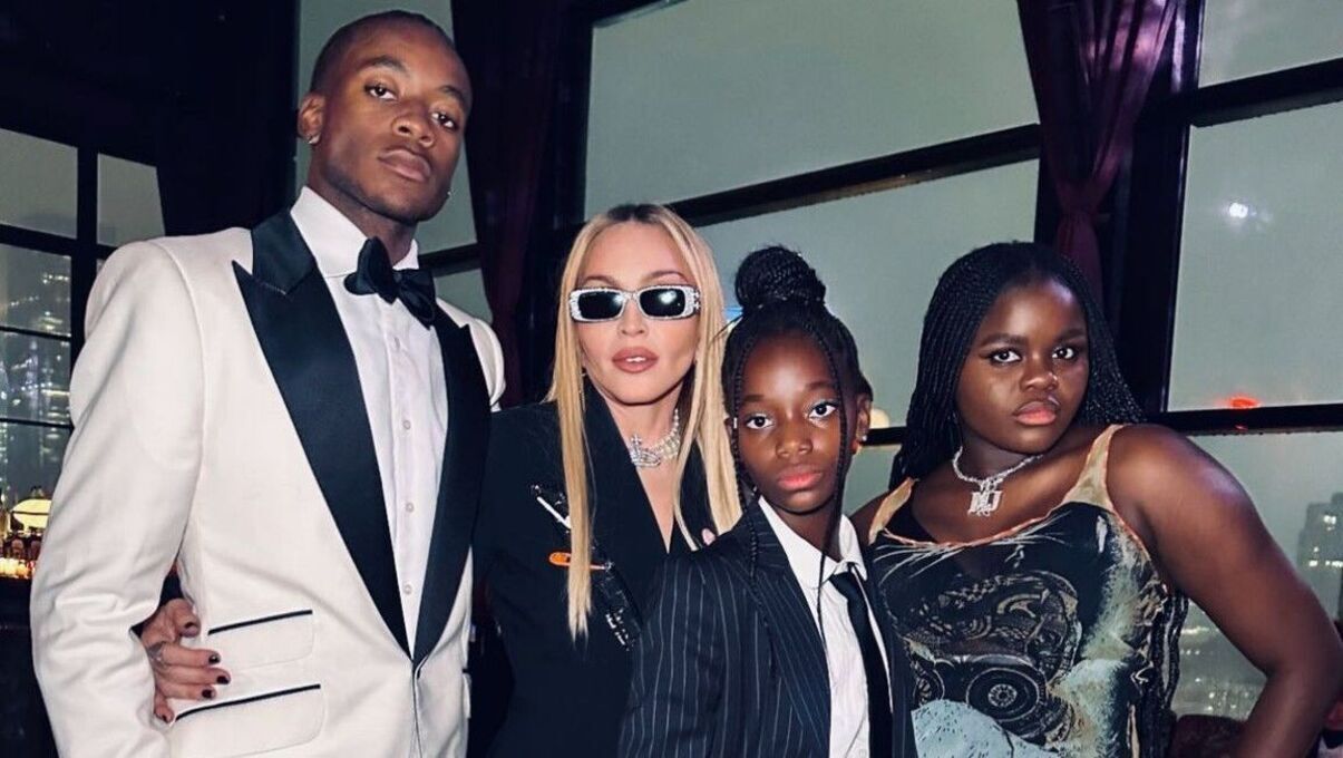 Мадонна с детьми Мадонна с детьми