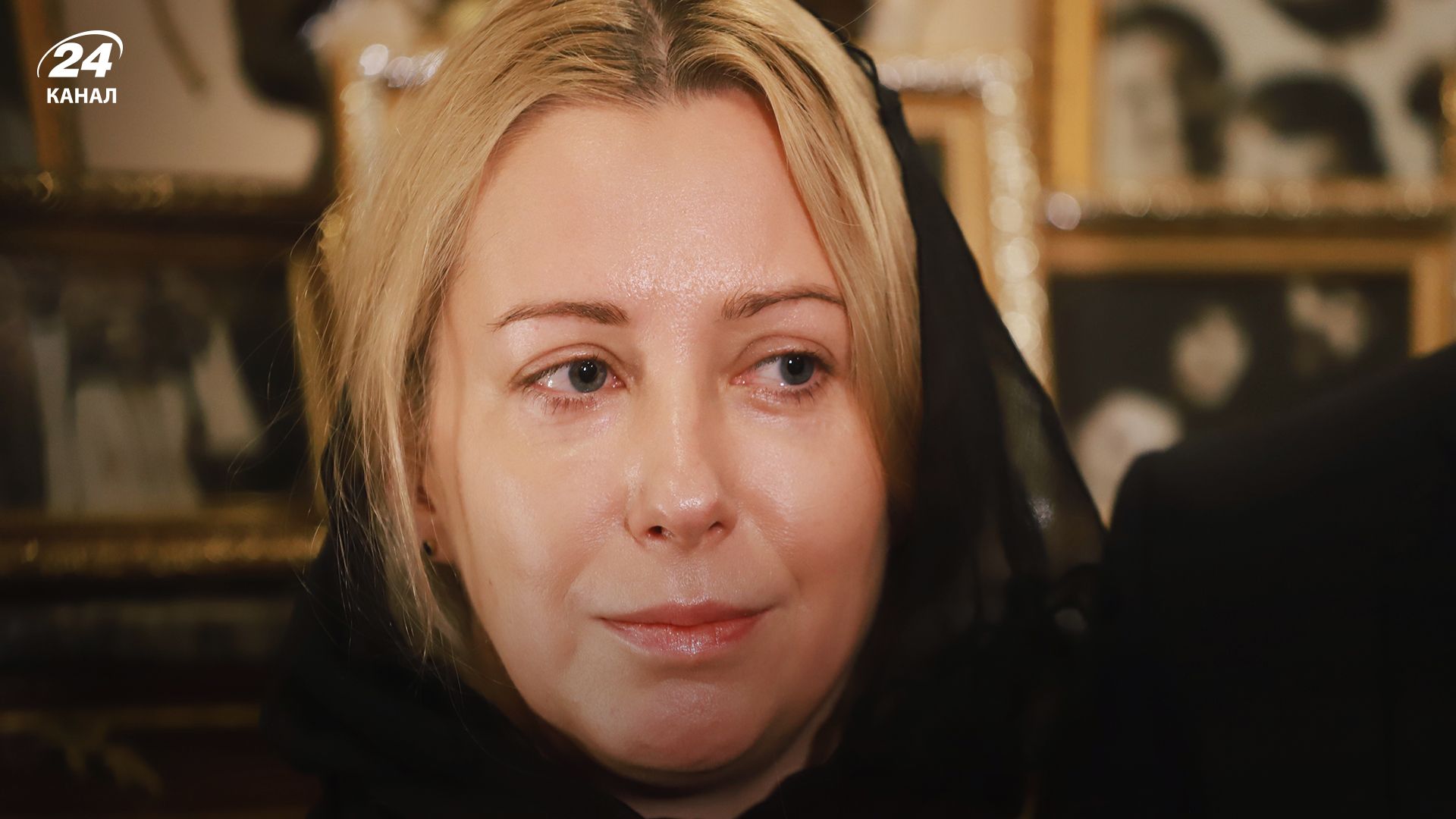 Тоня Матвієнко на похороні мами