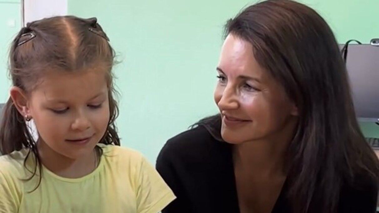 Кристин Дэвис с украинкой Кристин Дэвис с украинкой