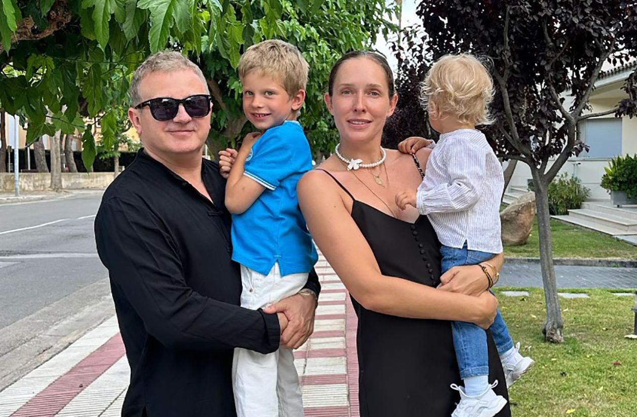 Юрій Горбунов з Катериною Осадчою та дітьми Юрій Горбунов з Катериною Осадчою та дітьми