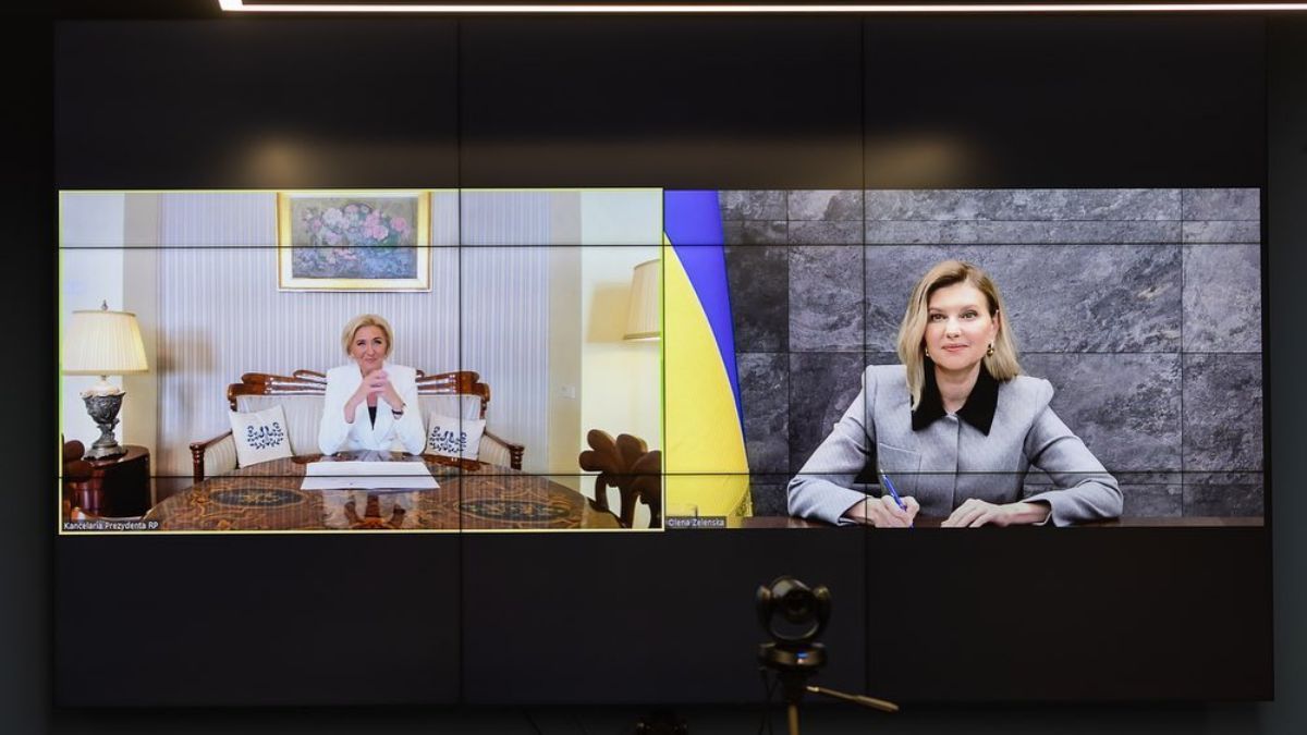 В пиджаке с акцентным воротником: Зеленская покорила образом во время встречи с первой леди Польши - Showbiz В пиджаке с акцентным воротником: Зеленская покорила образом во время встречи с первой леди Польши - Showbiz