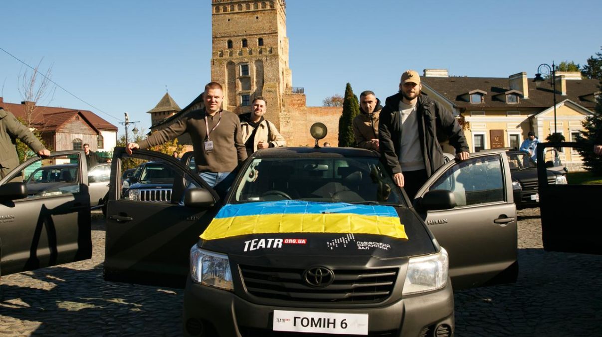 Хор Гомін передав 25 автомобілів ЗСУ Хор Гомін передав 25 автомобілів ЗСУ