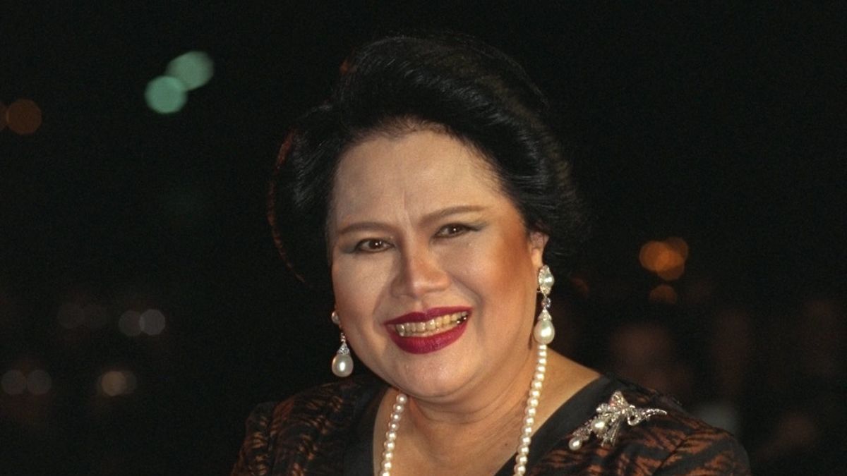 Королева-матір Таїланду Сірікіт Королева-матір Таїланду Сірікіт