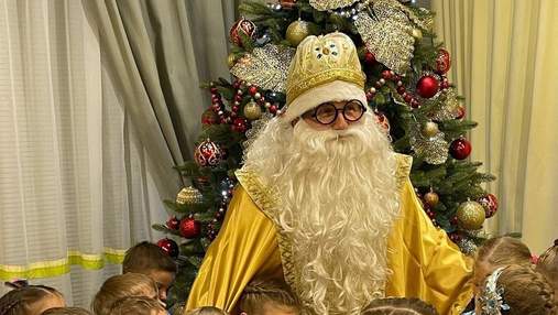 Юрій Горбунов у костюмі Миколая з'явився на новорічному ранку сина: кумедна реакція хлопчика